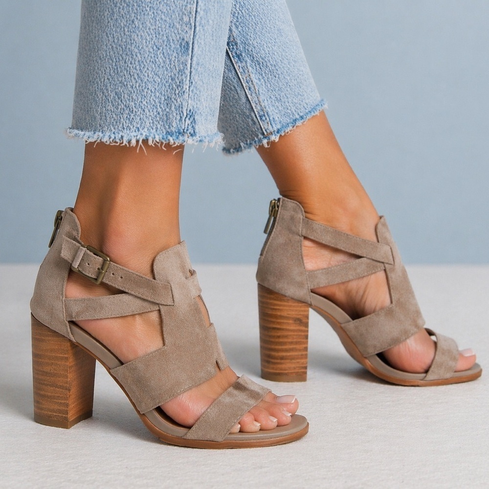 Hinge Cora Block Heel Suede Sandal Taupe Size 9 Gladiator Career Officecore